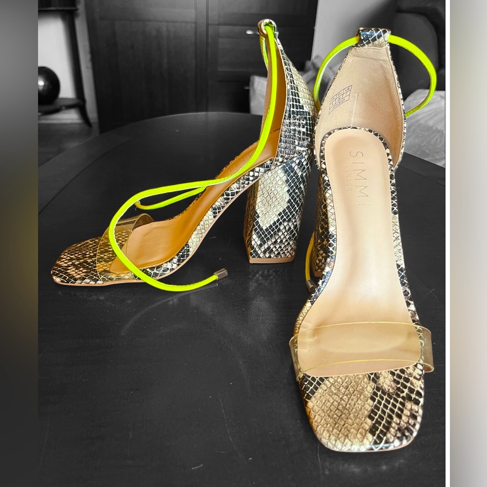 Simmi London snakeskin pattern shoes. Chunky heels, clear strap, open toe Size 7